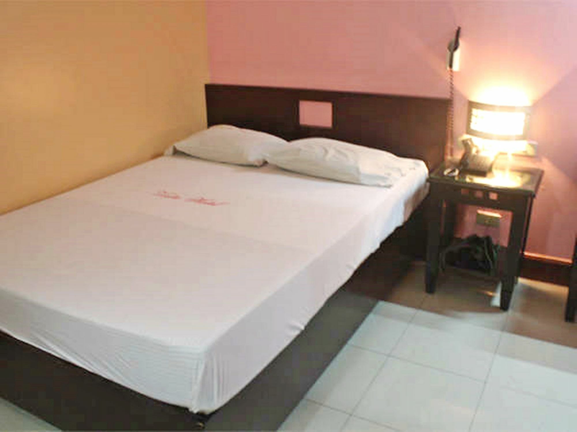 Vista Apartelle Makati City Exterior photo
