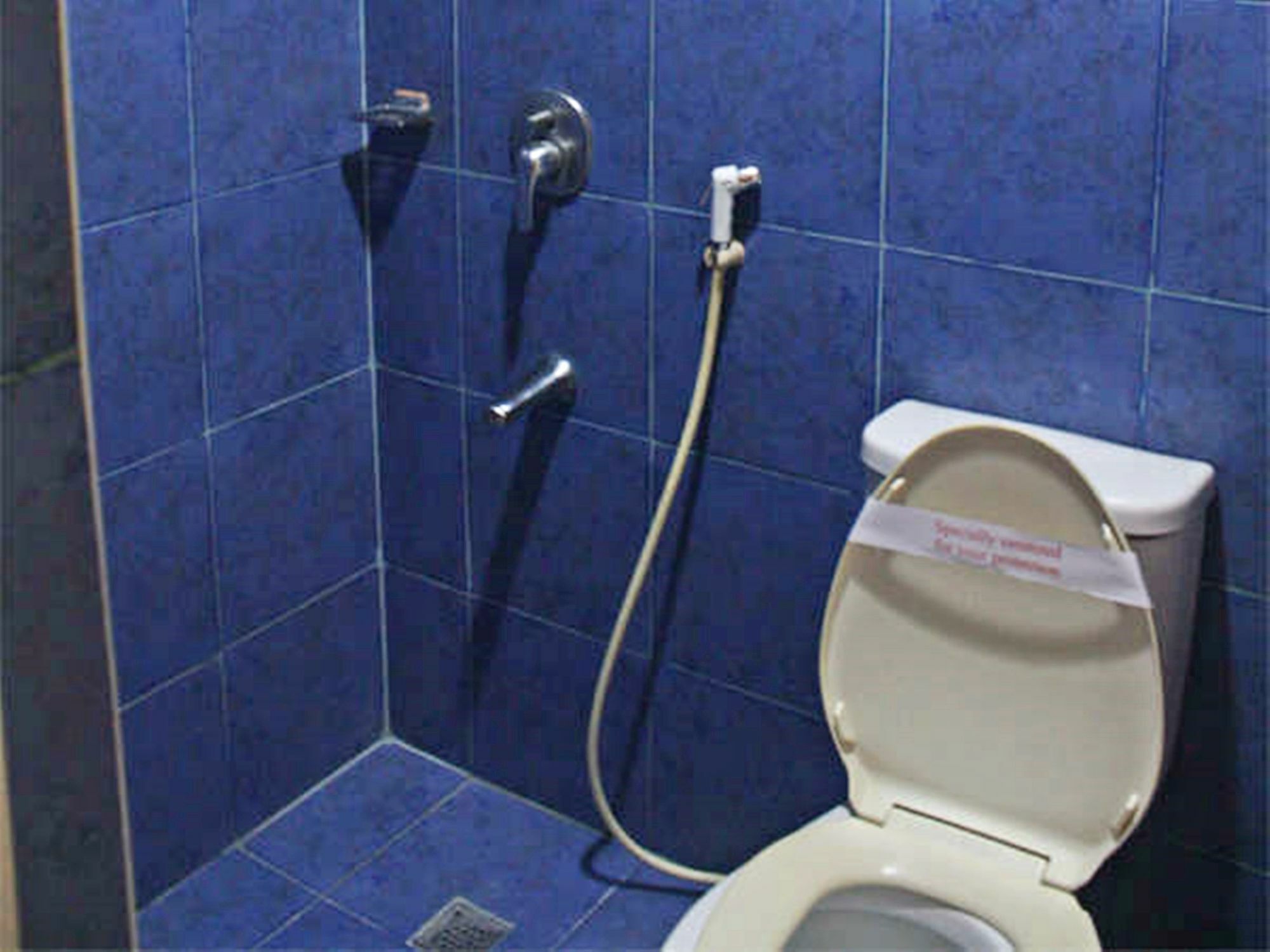 Vista Apartelle Makati City Exterior photo