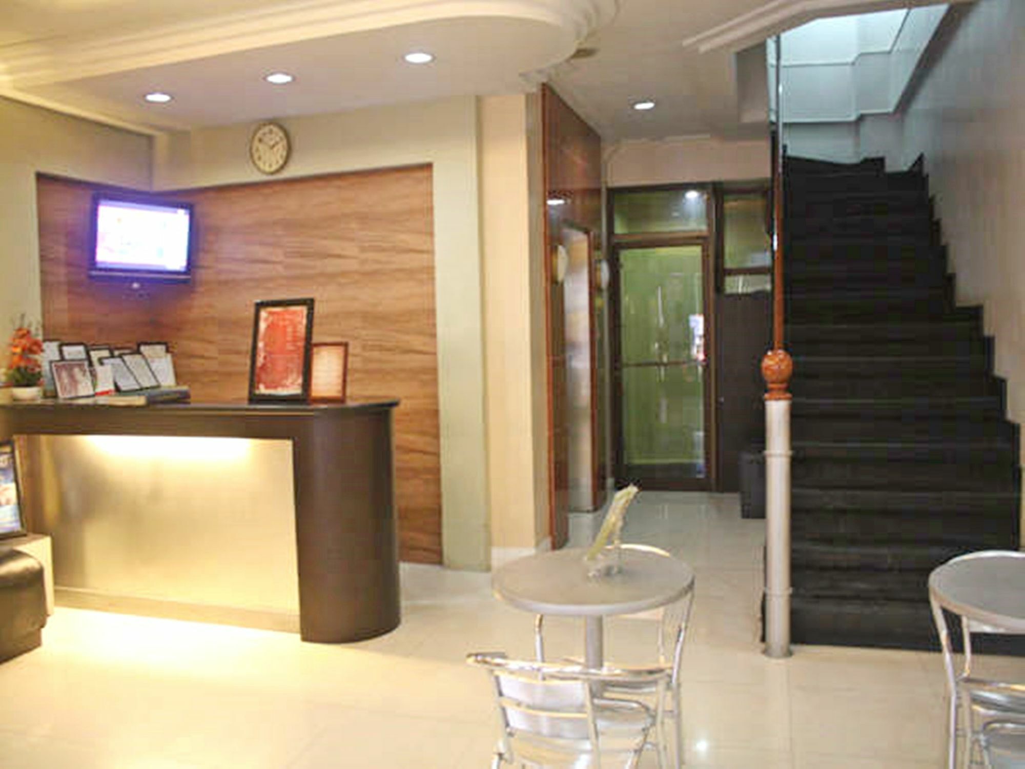 Vista Apartelle Makati City Exterior photo