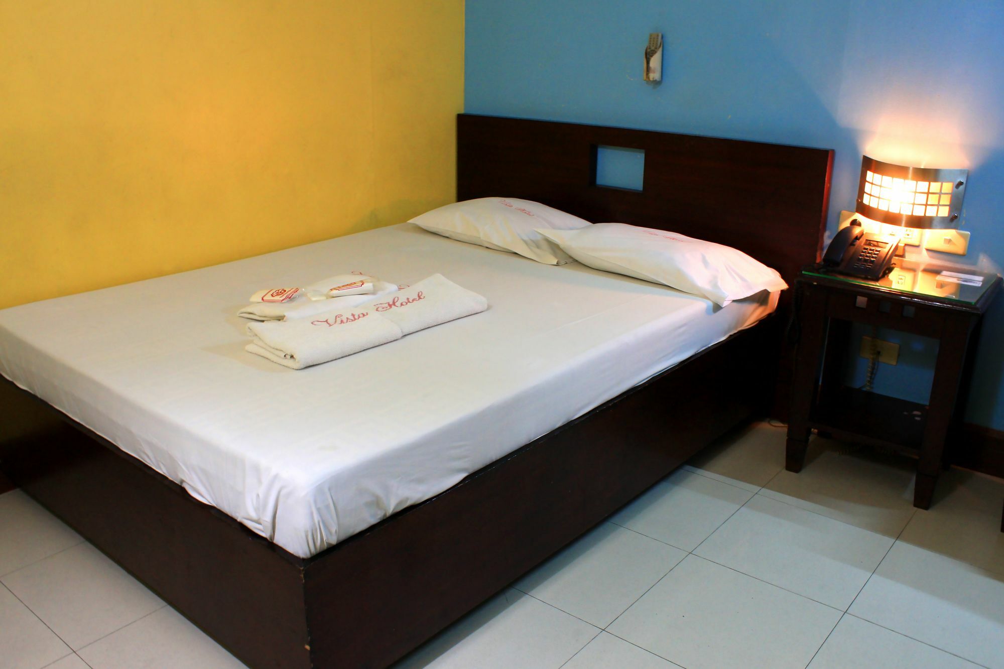 Vista Apartelle Makati City Exterior photo